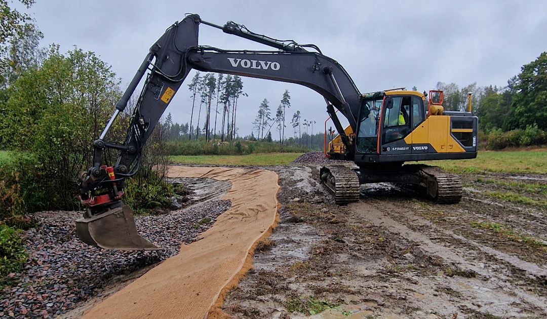 Kosteikko ja kaksitasouoma vähentävät suojellun merenlahden kuormitusta Raaseporissa 