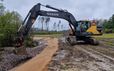 Kosteikko ja kaksitasouoma vähentävät suojellun merenlahden kuormitusta Raaseporissa 